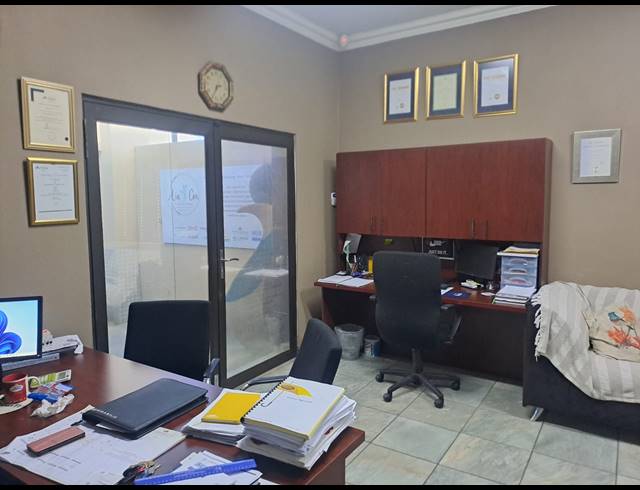 830M² BUSINESS FOR SALE IN OOS EINDE